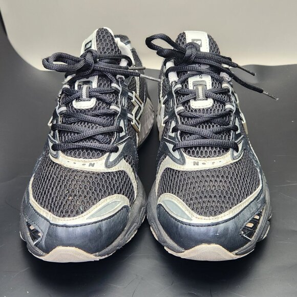 New Balance 749 (2009) - Picture 2 of 5